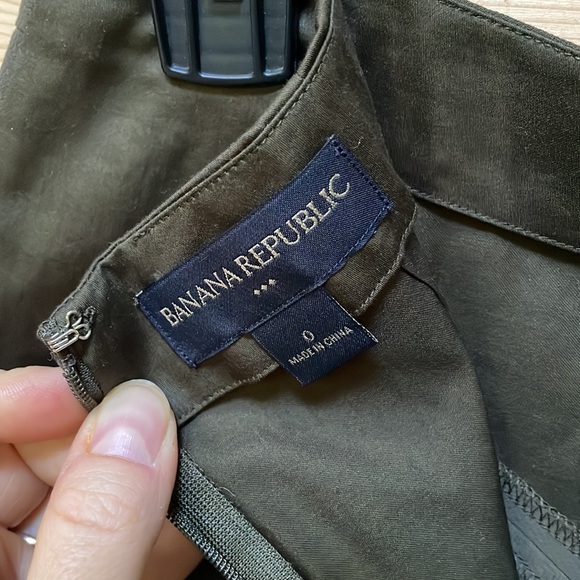 Banana Republic Olive Green high-waisted Mini Skirt | Size 0 - Picture 7 of 7